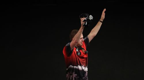 Berry van Peer erreichte trotz Dartitis das Achtelfinale des Grand Slam of Darts