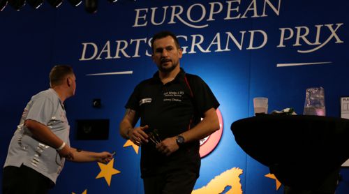 Jonny Clayton beim European Darts Grand Prix 2015