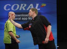 Michael van Gerwen und Barry Lynn bei den UK Open
