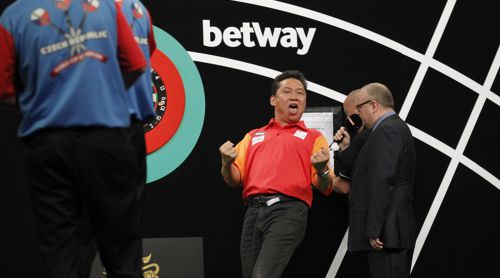 Das Darts Doppel aus China übersteht die erste Runde des PDC World Cup of Darts